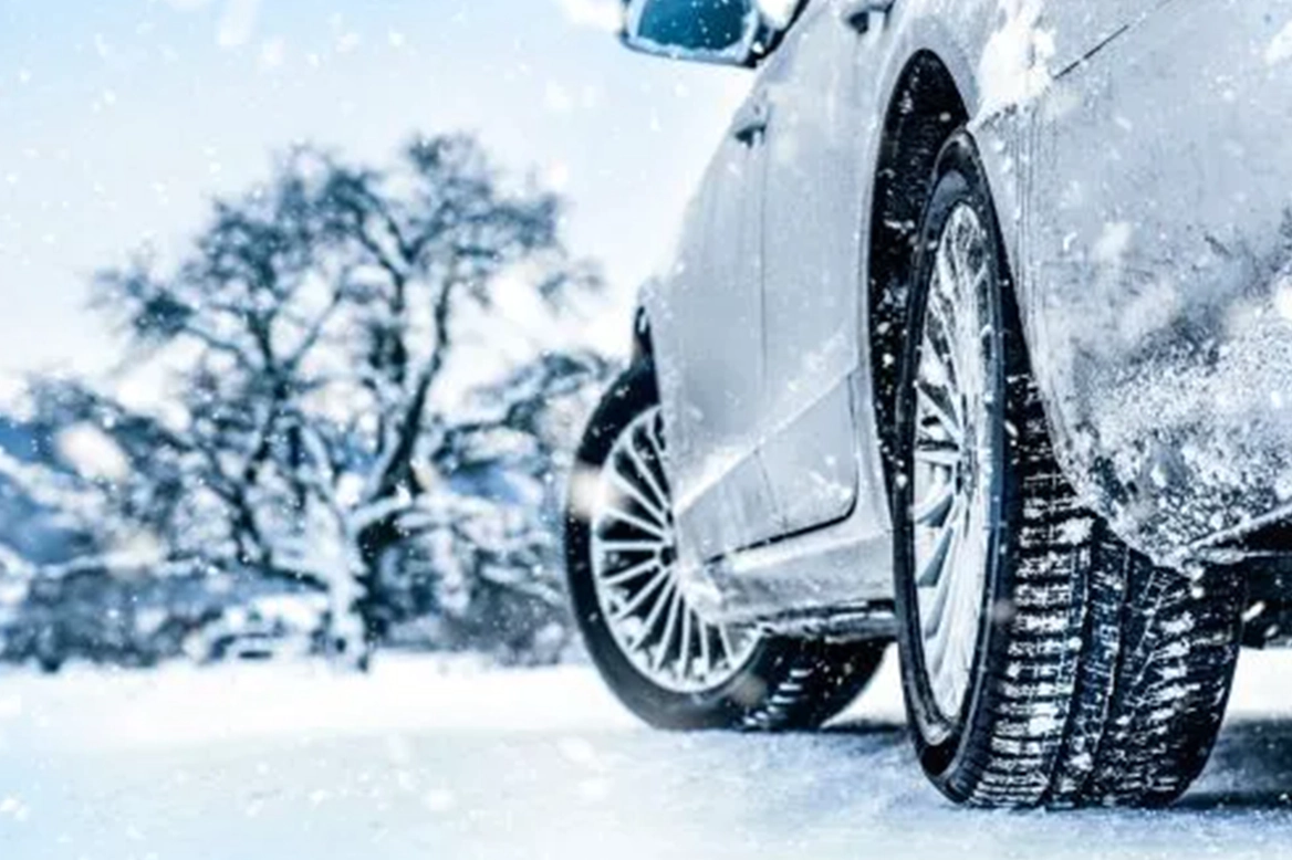 Winter Emergency Car Kit Essentials